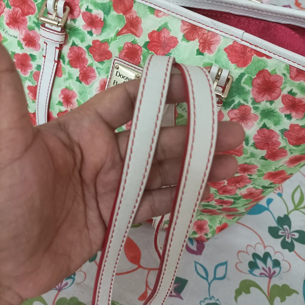 Authentic Dooney and Bourke Large Petunia Tote - Picture 4 of 16